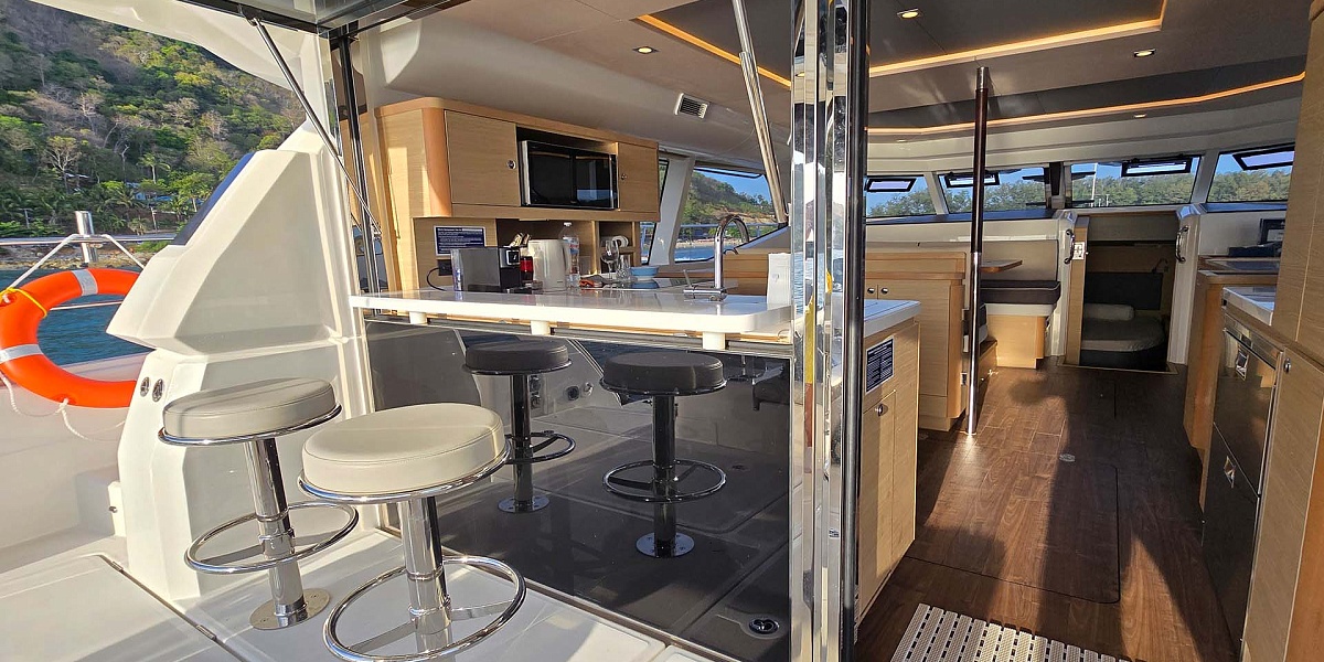 Аренда моторного катамарана Aquila 44 на Пхукете